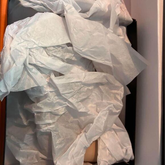 New in the box! Nine West beige classic heels - Picture 3 of 9